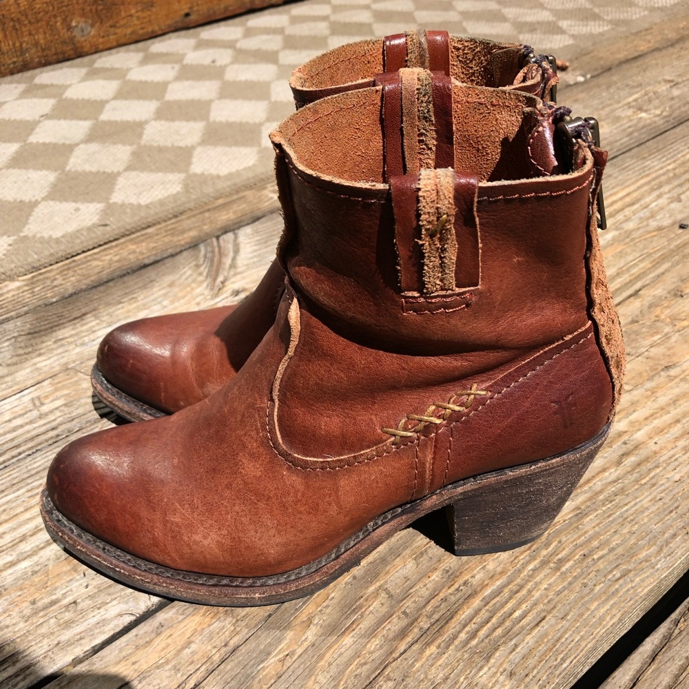 Frye Leslie Artisan in Cognac